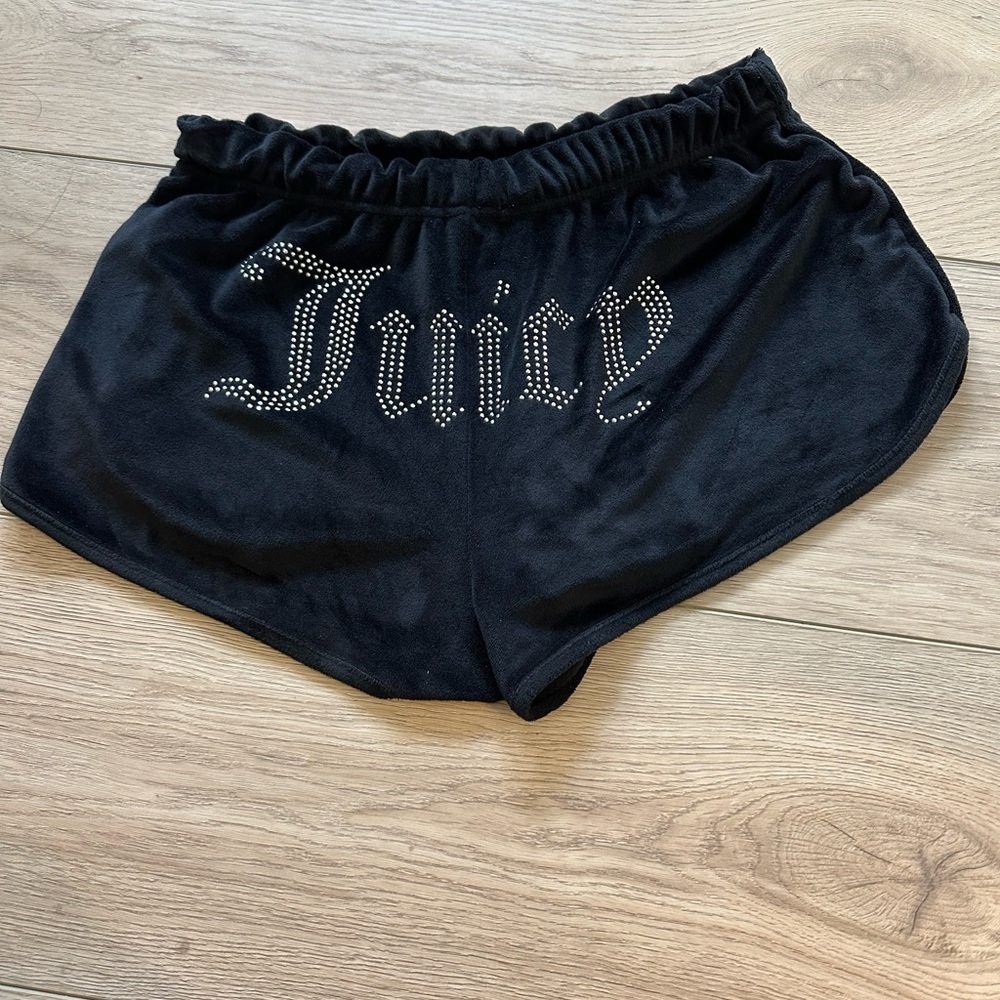 Juicy couture botty shorts